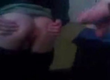 Зеки опускают петуха на зоне и заставляют его давать в жопу Зеки опускают петуха на зоне и заставляют его давать в жопу