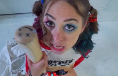Злодейка из комиксов Харли Квинн - порно косплей в психушке Злодейка из комиксов Харли Квинн - порно косплей в психушке