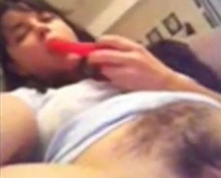 Небритая пизда Наташи Королёвой засветилась на украденном видео Небритая пизда Наташи Королёвой засветилась на украденном видео