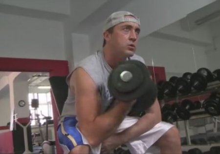 Качок выебал на тренажере в спортивном зале голую спортсменку Качок выебал на тренажере в спортивном зале голую спортсменку