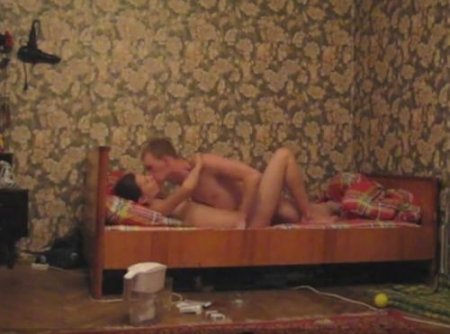 Частные русские поебушки молодой пары в домашнем беспорядке Частные русские поебушки молодой пары в домашнем беспорядке