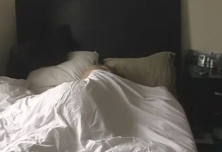 Негр по утру разбудил членом белую жену, трахнул и обкончал попку Негр по утру разбудил членом белую жену, трахнул и обкончал попку