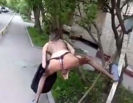 Гей актёр Алексей Панин гуляет в женской одежде и сосёт хуй Гей актёр Алексей Панин гуляет в женской одежде и сосёт хуй