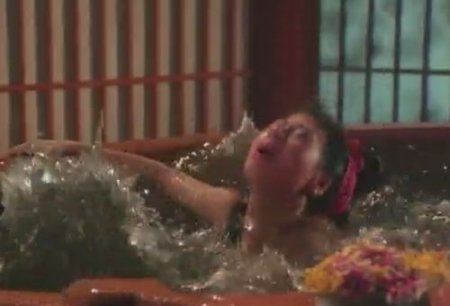 Эротический секс эпизод изнасилования азиатки под водой в фильме