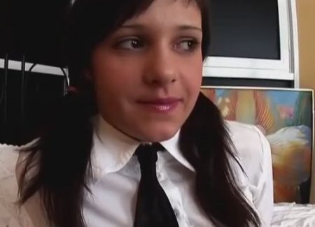 Русская скромница согласилась на домашний анал в школьной форме Русская скромница согласилась на домашний анал в школьной форме