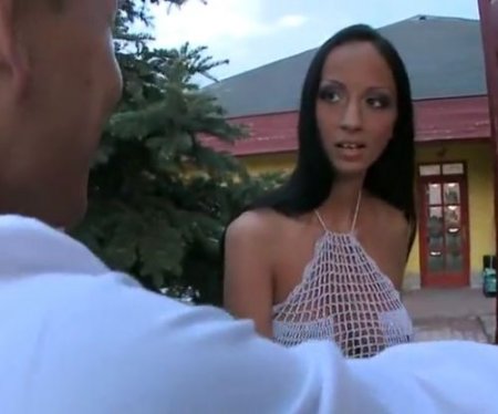 Брюнетка с большими сиськами соблазнила и трахнула риэлтора-азиата Брюнетка с большими сиськами соблазнила и трахнула риэлтора-азиата