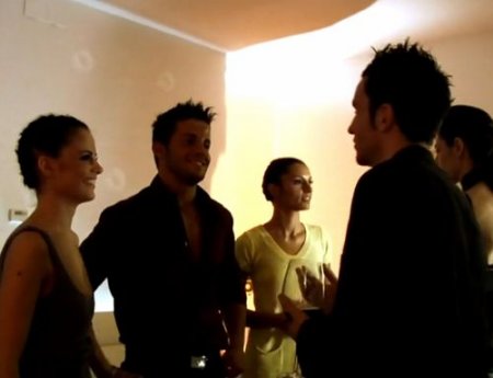 Красавчику в гостях на вечеринке дали сразу две гламурные девушки