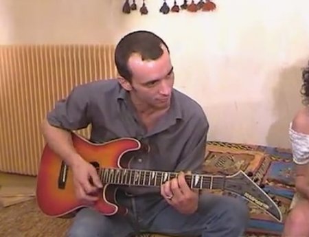 Подруга в теплой компании трахается с двумя друзьями-музыкантами Подруга в теплой компании трахается с двумя друзьями-музыкантами