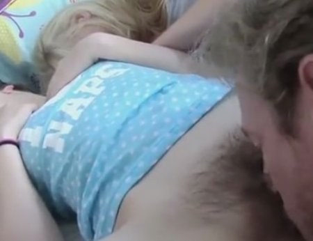 Брат пришёл на секс в спальню где сестра спала с подругами