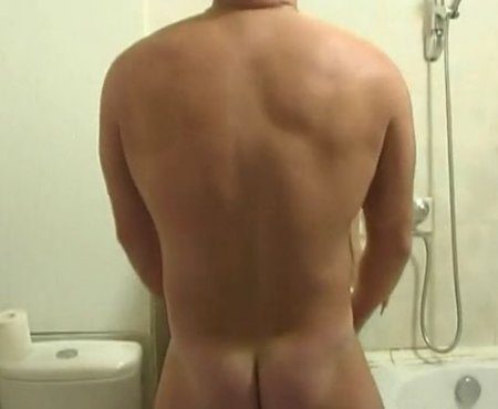 Отчим проучил неряшливую падчерицу за несмытую бумагу в туалете Отчим проучил неряшливую падчерицу за несмытую бумагу в туалете