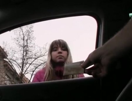 Иностранец подвез русскую девушку за минет в машине и платный секс Иностранец подвез русскую девушку за минет в машине и платный секс