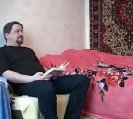 Отчим заждался дочь со школы и трахает её как только она пришла Отчим заждался дочь со школы и трахает её как только она пришла