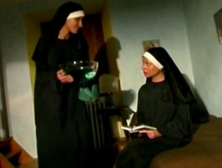 Монахиня провела обряд лесби-причастия к сочной пизде монашки Монахиня провела обряд лесби-причастия к сочной пизде монашки