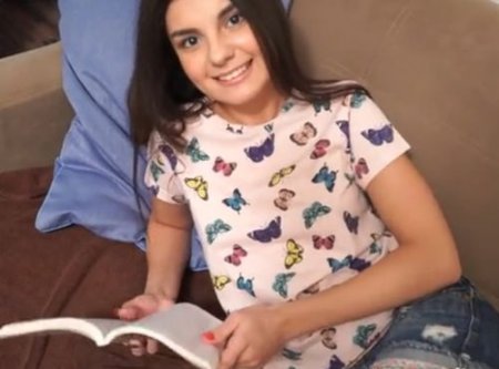 Кареглазая брюнетка не отказала себе в удовольствии заняться сексом Кареглазая брюнетка не отказала себе в удовольствии заняться сексом