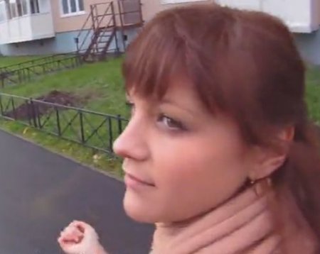 Пикап девушки на улице привёл к минету и быстрому сексу в подъезде