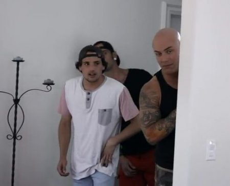 Парни застали девушек на лесбийской оргии и круто с ними порезвились Парни застали девушек на лесбийской оргии и круто с ними порезвились