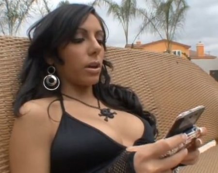 Сексуальная хозяйка в доме сосёт хуй и даёт грязному садовнику Сексуальная хозяйка в доме сосёт хуй и даёт грязному садовнику