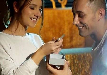 Отсосала и дала в романтическом сексе за новый айфон на Рождество Отсосала и дала в романтическом сексе за новый айфон на Рождество