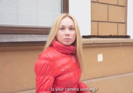 Продюсер помог студентке заработать денег денежной дыркой в пизде Продюсер помог студентке заработать денег денежной дыркой в пизде