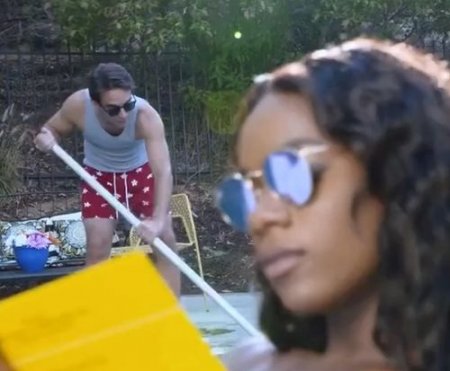 Чистильщик положил глаз на негритянку и забил член в черную киску Чистильщик положил глаз на негритянку и забил член в черную киску