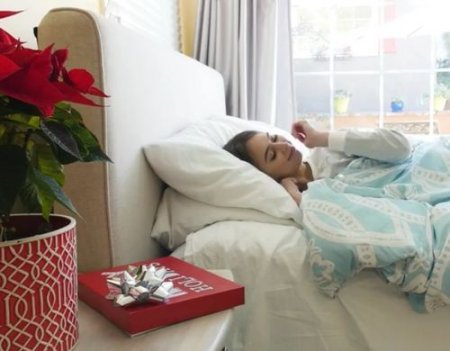 Лучшее рождественское утро Райли полное сексуального удовольствия