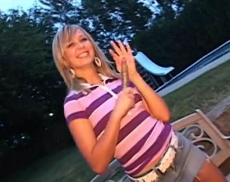 Маленькие шалости молодой полячки с дилдо в парке на лавочке Маленькие шалости молодой полячки с дилдо в парке на лавочке