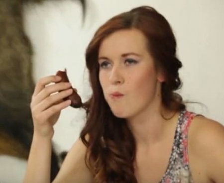 Прожарка грудастых любительниц баварских сосисок на празднике пива Прожарка грудастых любительниц баварских сосисок на празднике пива