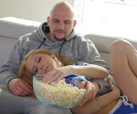 С большой любовью красивым членом наполнил спермой киску С большой любовью красивым членом наполнил спермой киску