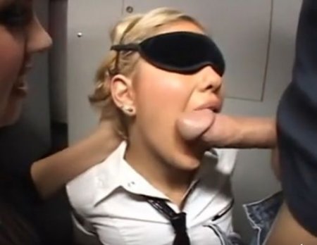 Дали хуй в рот девушке и жестко потрахали в секс шоп магазине