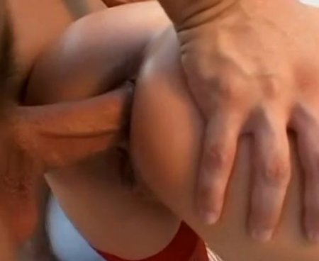 Налетел и трахнул на террасе голую рыжую телку в красных чулках Налетел и трахнул на террасе голую рыжую телку в красных чулках