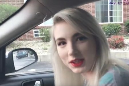 Дал ей в рот и присунул перед тем, как отвезти на работу