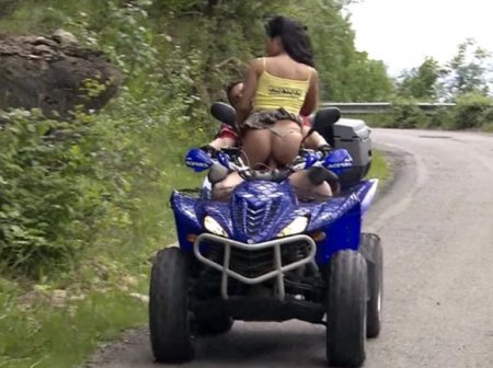 Туристический порно экстрим путешественников на природе
