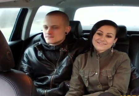 Начали секс в машине такси, а дома продолжили с таксистом Начали секс в машине такси, а дома продолжили с таксистом