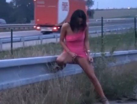 Хочу пи-пи! - экстремальный писсинг в публичных местах Хочу пи-пи! - экстремальный писсинг в публичных местах